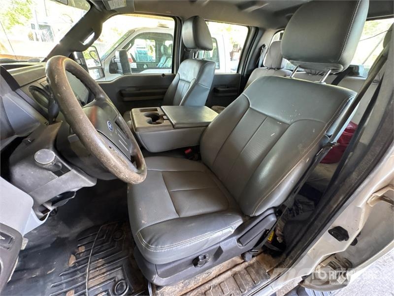 Ford F-250 4x2 Crew Cab Pickup 其他