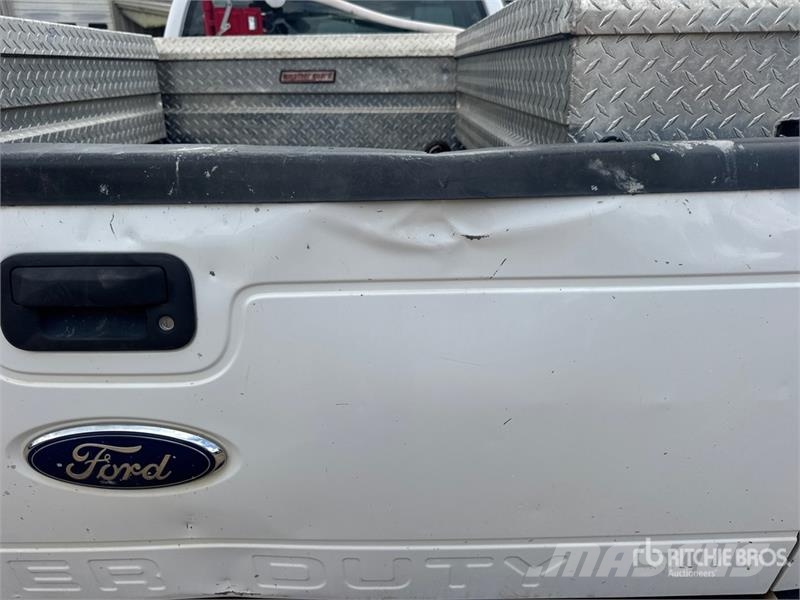 Ford F-250 4x2 Crew Cab Pickup 其他