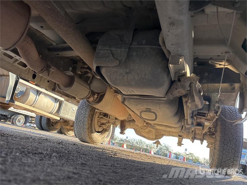 Ford F-250 4x2 Crew Cab Pickup Ostalo