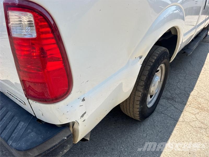 Ford F-250 4x2 Crew Cab Pickup 其他