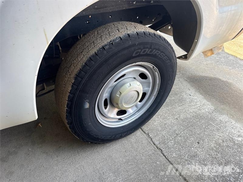 Ford F-250 4x2 Crew Cab Pickup 其他