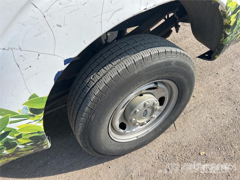 Ford F-250 4x2 Crew Cab Pickup Furgoni altro
