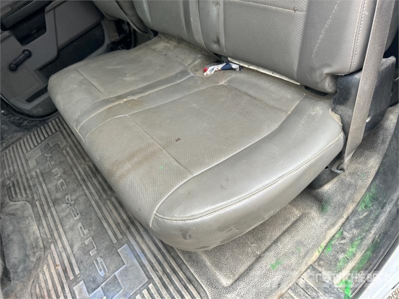 Ford F-250 4x2 Crew Cab Pickup Прочие фургоны