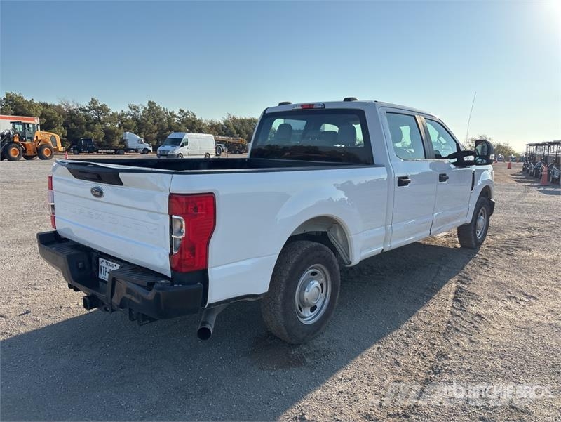 Ford F-250 4x2 Crew Cab Pickup Ostalo