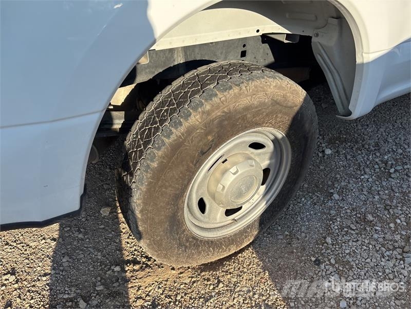 Ford F-250 4x2 Crew Cab Pickup Ostalo