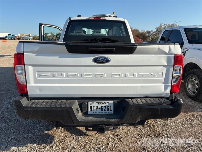 Ford F-250 4x2 Crew Cab Pickup Ostalo