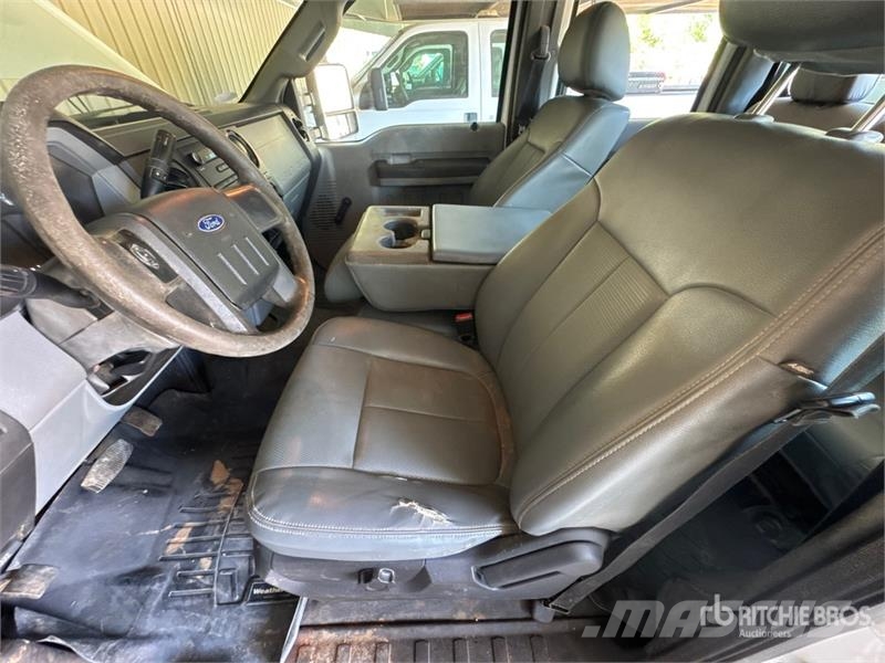 Ford F-250 4x2 Crew Cab Pickup 其他