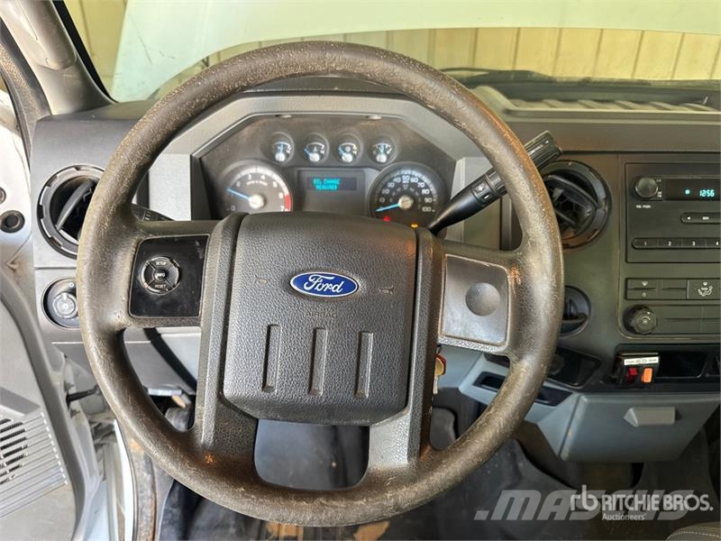 Ford F-250 4x2 Crew Cab Pickup 其他