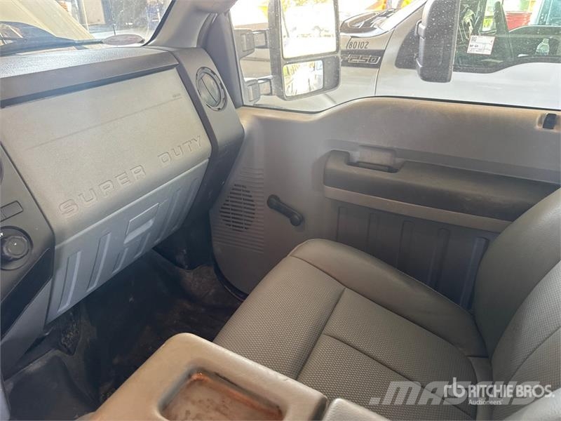 Ford F-250 4x2 Crew Cab Pickup 其他