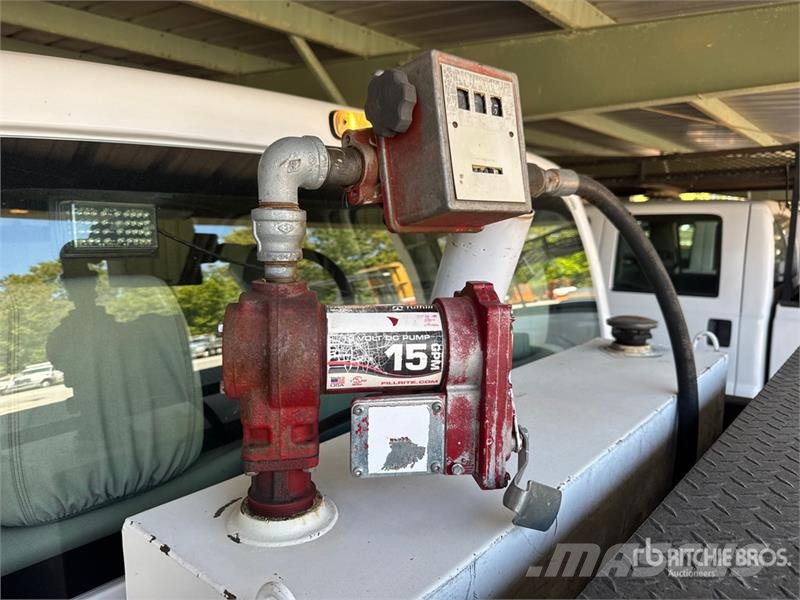 Ford F-250 4x2 Crew Cab Pickup 其他