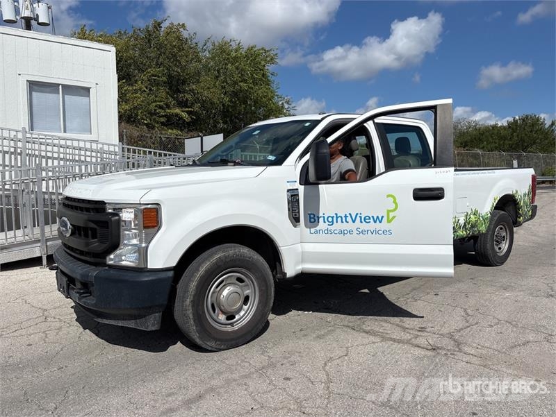 Ford F-250 4x2 Crew Cab Pickup Інше