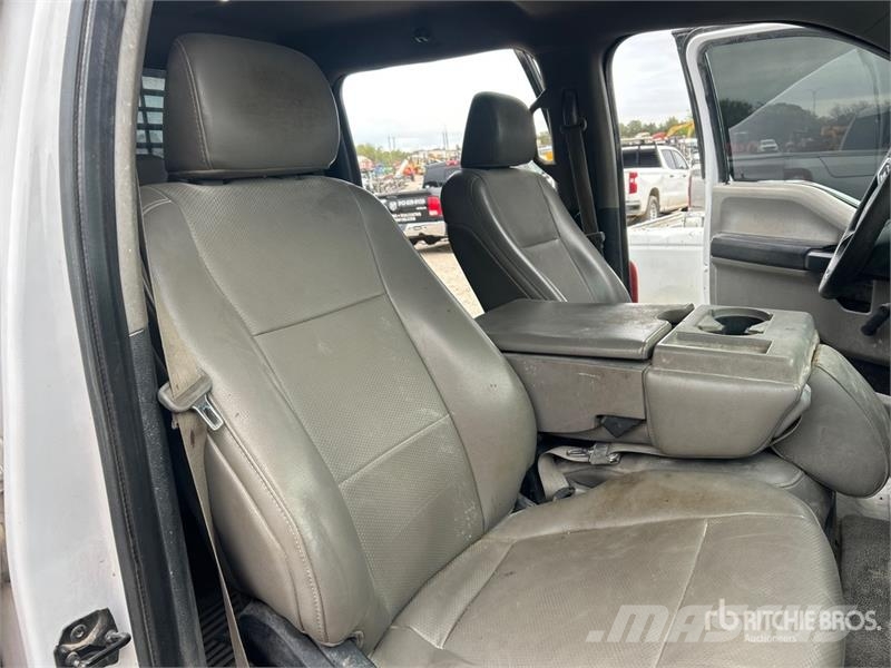 Ford F-250 4x2 Crew Cab Pickup Прочие фургоны