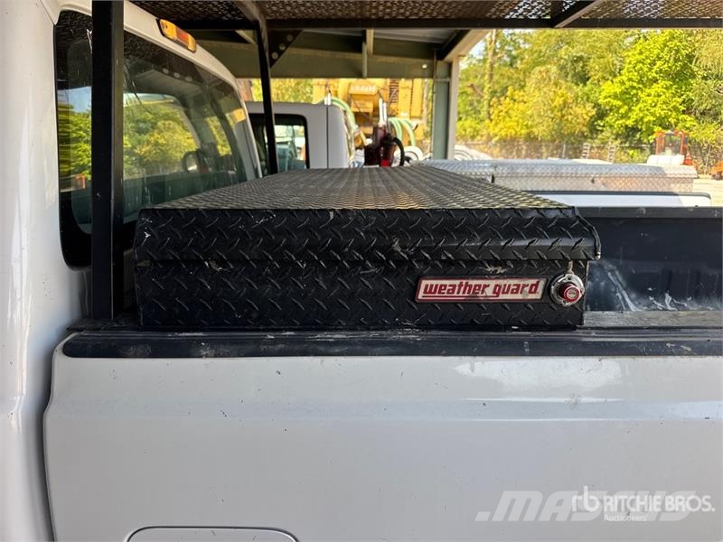 Ford F-250 4x2 Crew Cab Pickup 其他