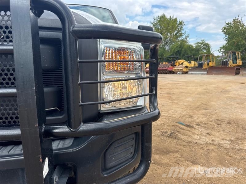 Ford F-250 4x2 Crew Cab Pickup 其他