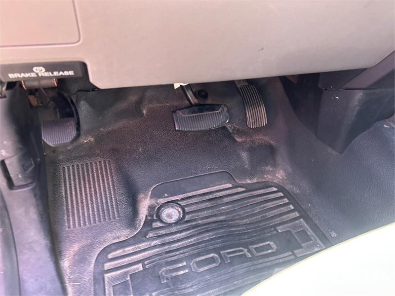 Ford F-250 4x2 Crew Cab Pickup Ostalo