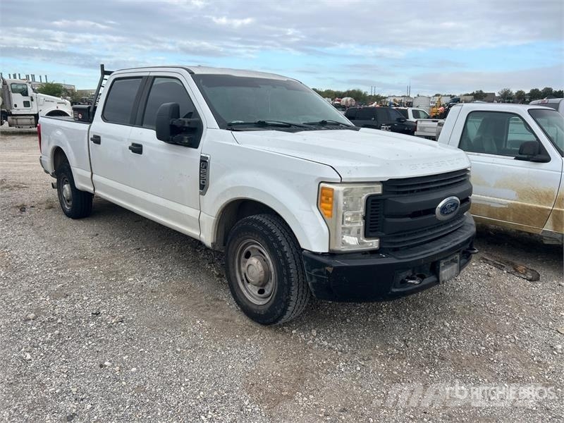 Ford F-250 4x2 Crew Cab Pickup Прочие фургоны