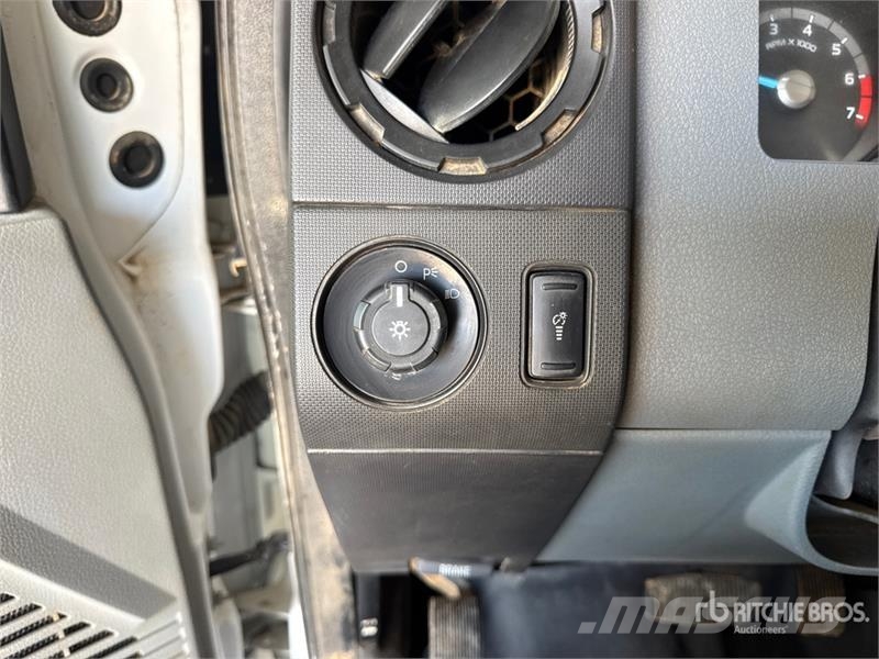Ford F-250 4x2 Crew Cab Pickup 其他