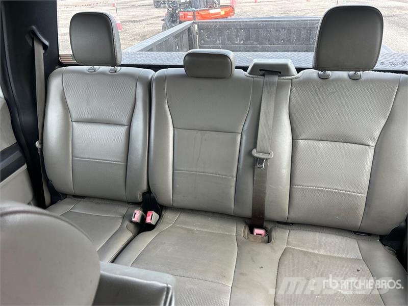 Ford F-250 4x2 Crew Cab Pickup Muu
