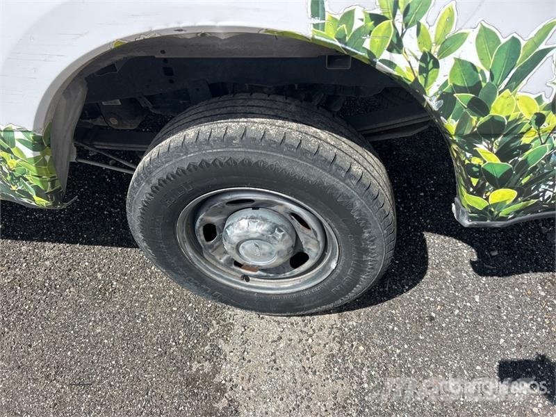 Ford F-250 4x2 Crew Cab Pickup Otras furgonetas