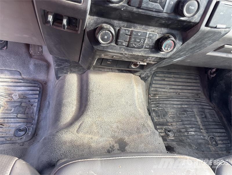 Ford F-250 4x2 Extended Cab Pickup (Inoperable) 其他