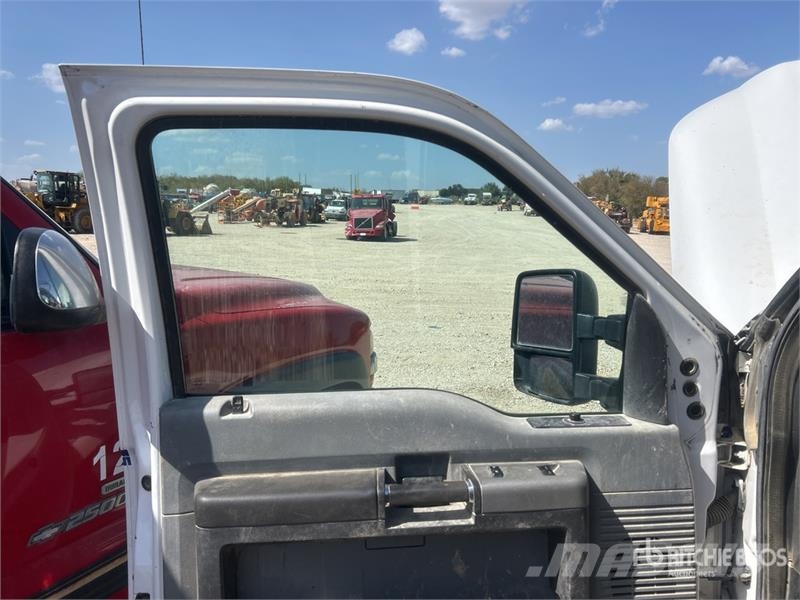 Ford F-250 4x2 Extended Cab Pickup 其他