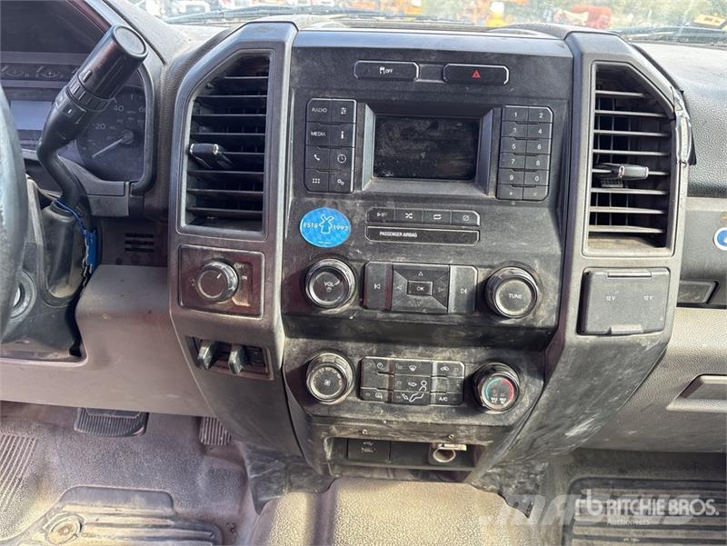 Ford F-250 4x2 Extended Cab Pickup (Inoperable) 其他