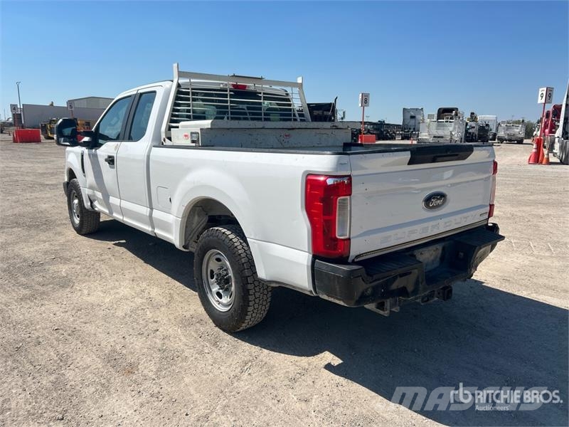Ford F-250 4x2 Extended Cab Pickup 其他