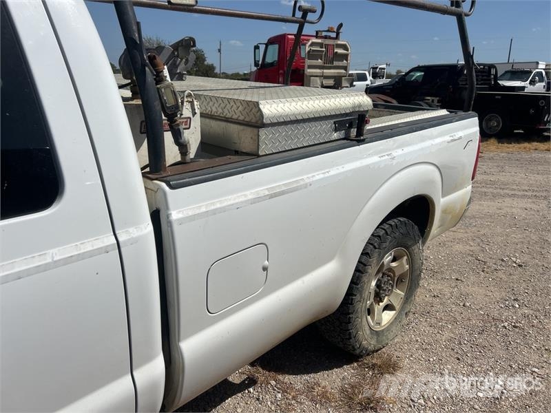 Ford F-250 4x2 Extended Cab Pickup 其他