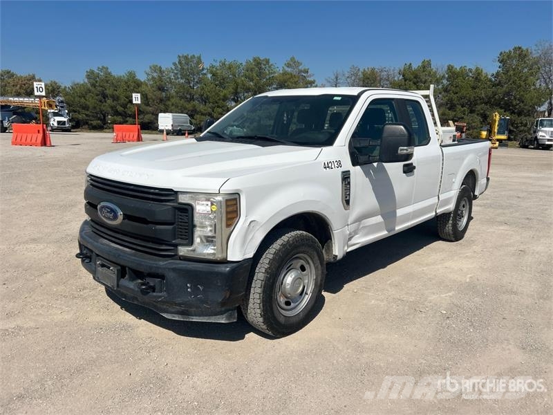 Ford F-250 4x2 Extended Cab Pickup 其他
