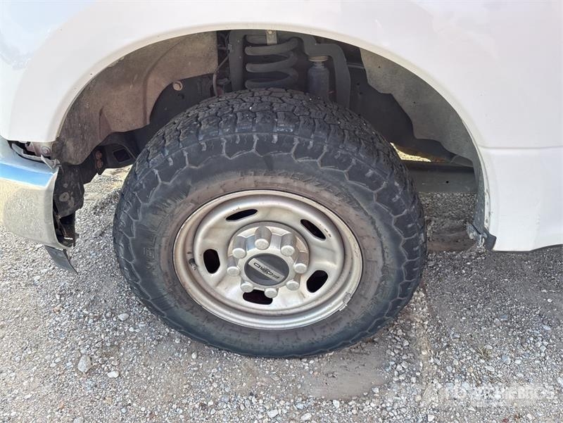 Ford F-250 4x2 Extended Cab Pickup (Inoperable) 其他