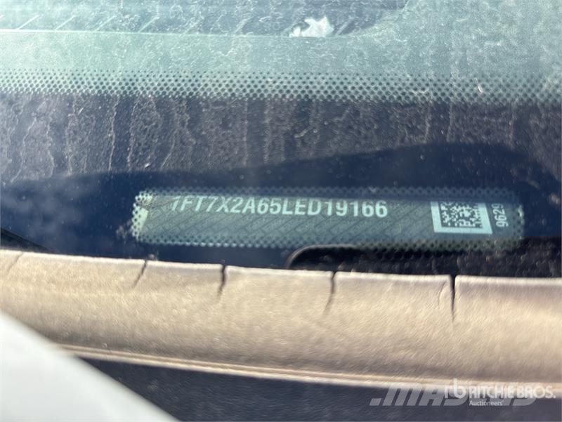 Ford F-250 4x2 Extended Cab Pickup (Inoperable) 其他