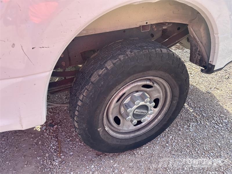 Ford F-250 4x2 Extended Cab Pickup (Inoperable) 其他