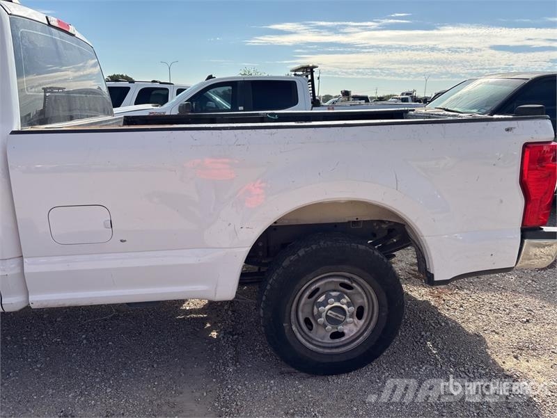 Ford F-250 4x2 Extended Cab Pickup (Inoperable) 其他