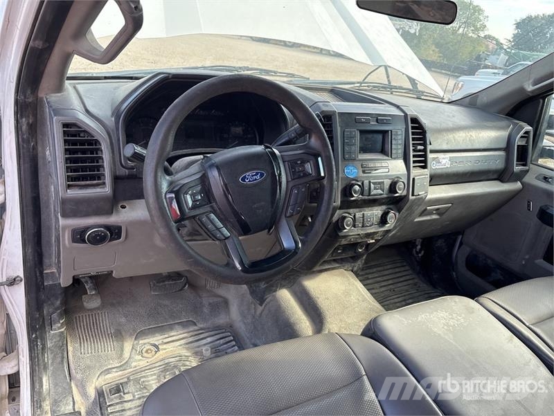 Ford F-250 4x2 Extended Cab Pickup (Inoperable) 其他