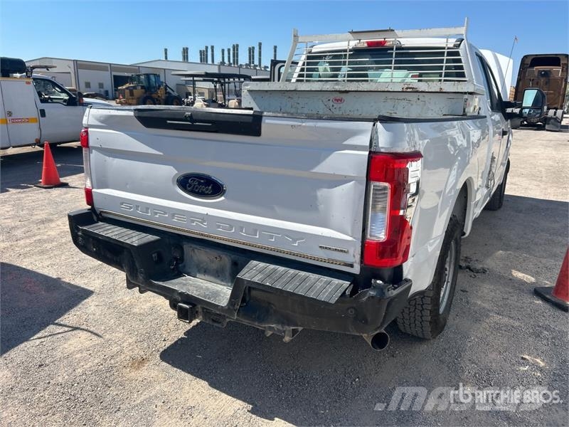 Ford F-250 4x2 Extended Cab Pickup 其他