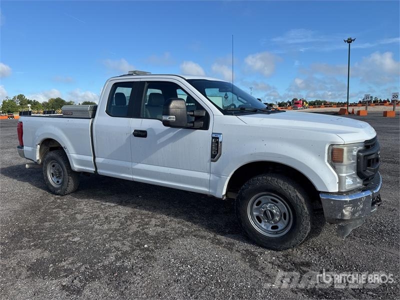 Ford F-250 4x2 Extended Cab Pickup Diger