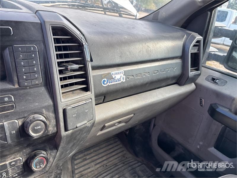 Ford F-250 4x2 Extended Cab Pickup (Inoperable) 其他