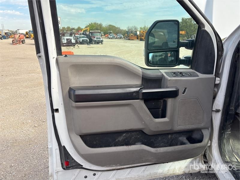Ford F-250 4x2 Extended Cab Pickup (Inoperable) 其他