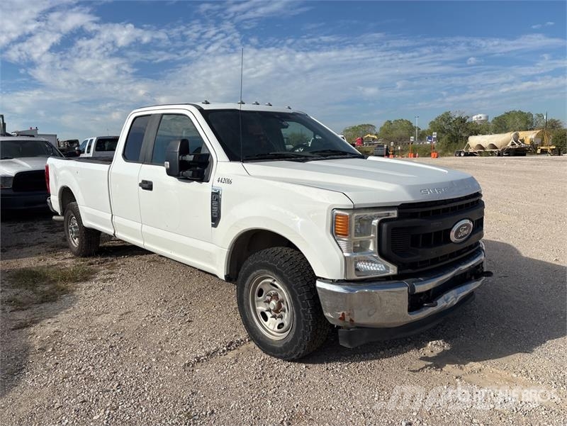 Ford F-250 4x2 Extended Cab Pickup (Inoperable) 其他