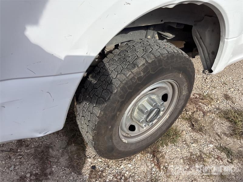 Ford F-250 4x2 Extended Cab Pickup (Inoperable) 其他
