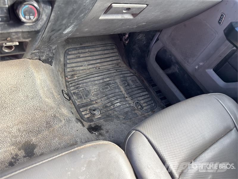 Ford F-250 4x2 Extended Cab Pickup (Inoperable) 其他