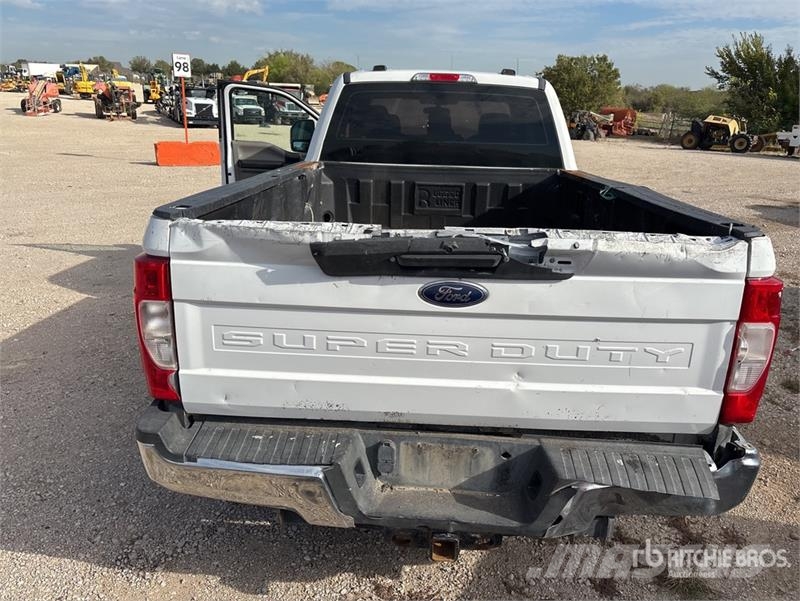 Ford F-250 4x2 Extended Cab Pickup (Inoperable) 其他