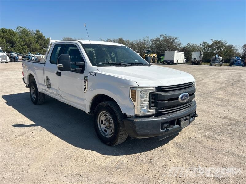 Ford F-250 4x2 Extended Cab Pickup 其他