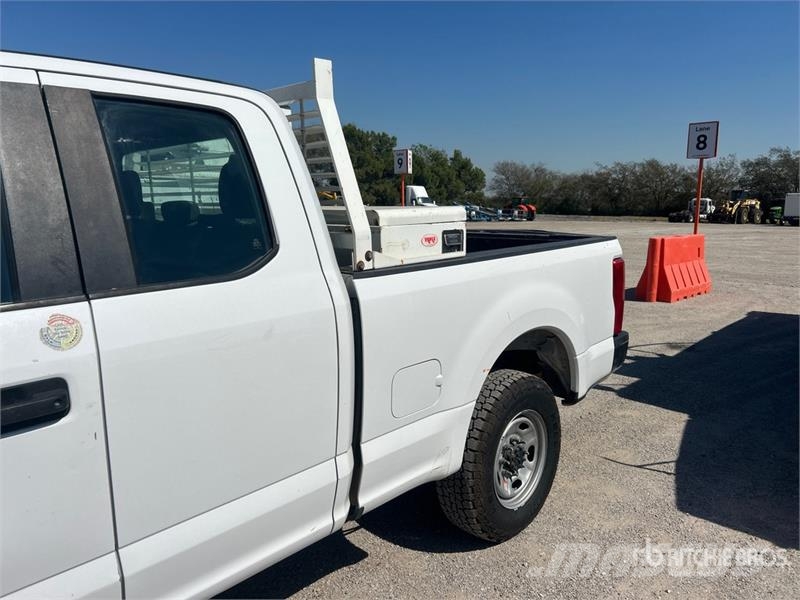 Ford F-250 4x2 Extended Cab Pickup 其他