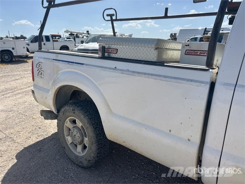 Ford F-250 4x2 Extended Cab Pickup 其他