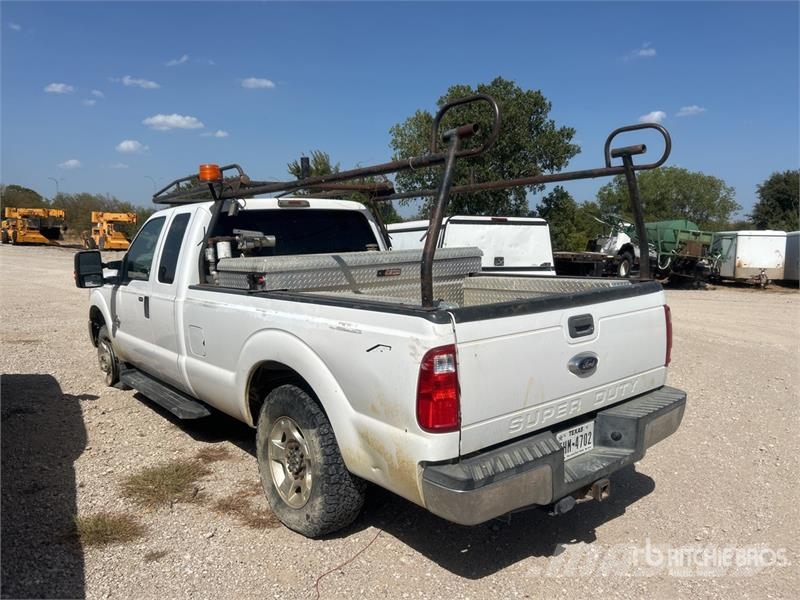 Ford F-250 4x2 Extended Cab Pickup 其他