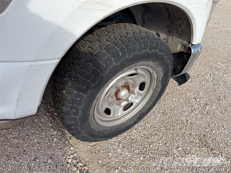 Ford F-250 4x2 Extended Cab Pickup (Inoperable) 其他