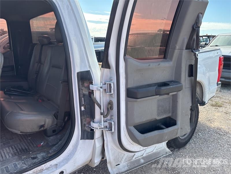 Ford F-250 4x2 Extended Cab Pickup (Inoperable) 其他