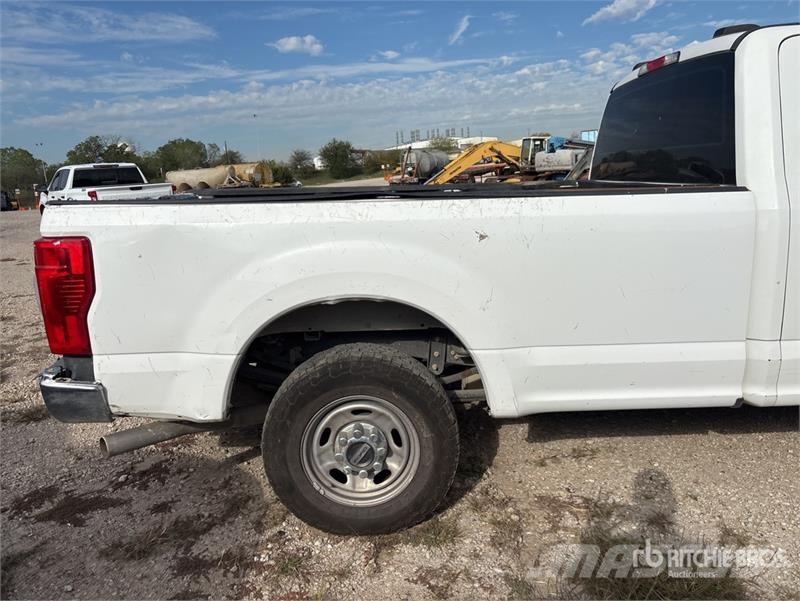 Ford F-250 4x2 Extended Cab Pickup (Inoperable) 其他