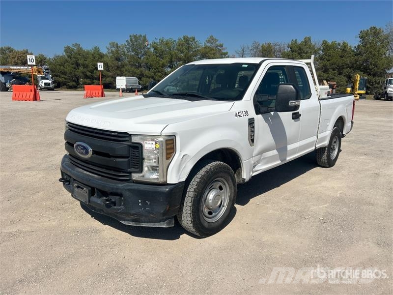 Ford F-250 4x2 Extended Cab Pickup 其他